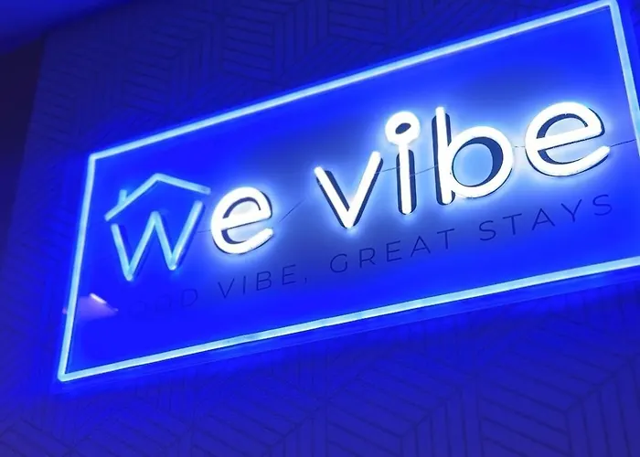 We Vibe, 101 Newport Blvd Near The Airport Naia 3 *